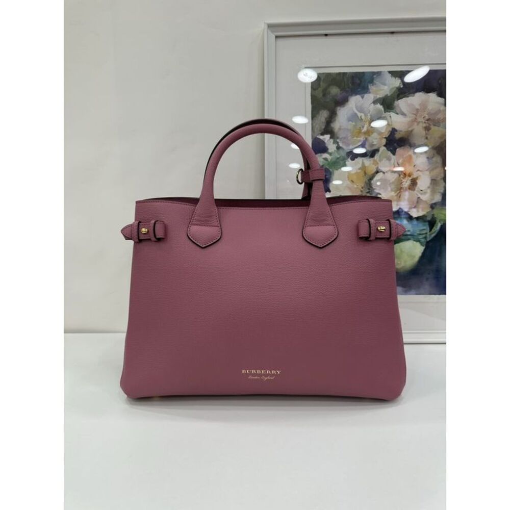 Burberry Women Pre-Loved Bag Very Good Condition